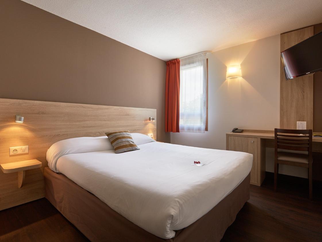 Logis Des Trois Massifs Hotel Claix  Exterior photo