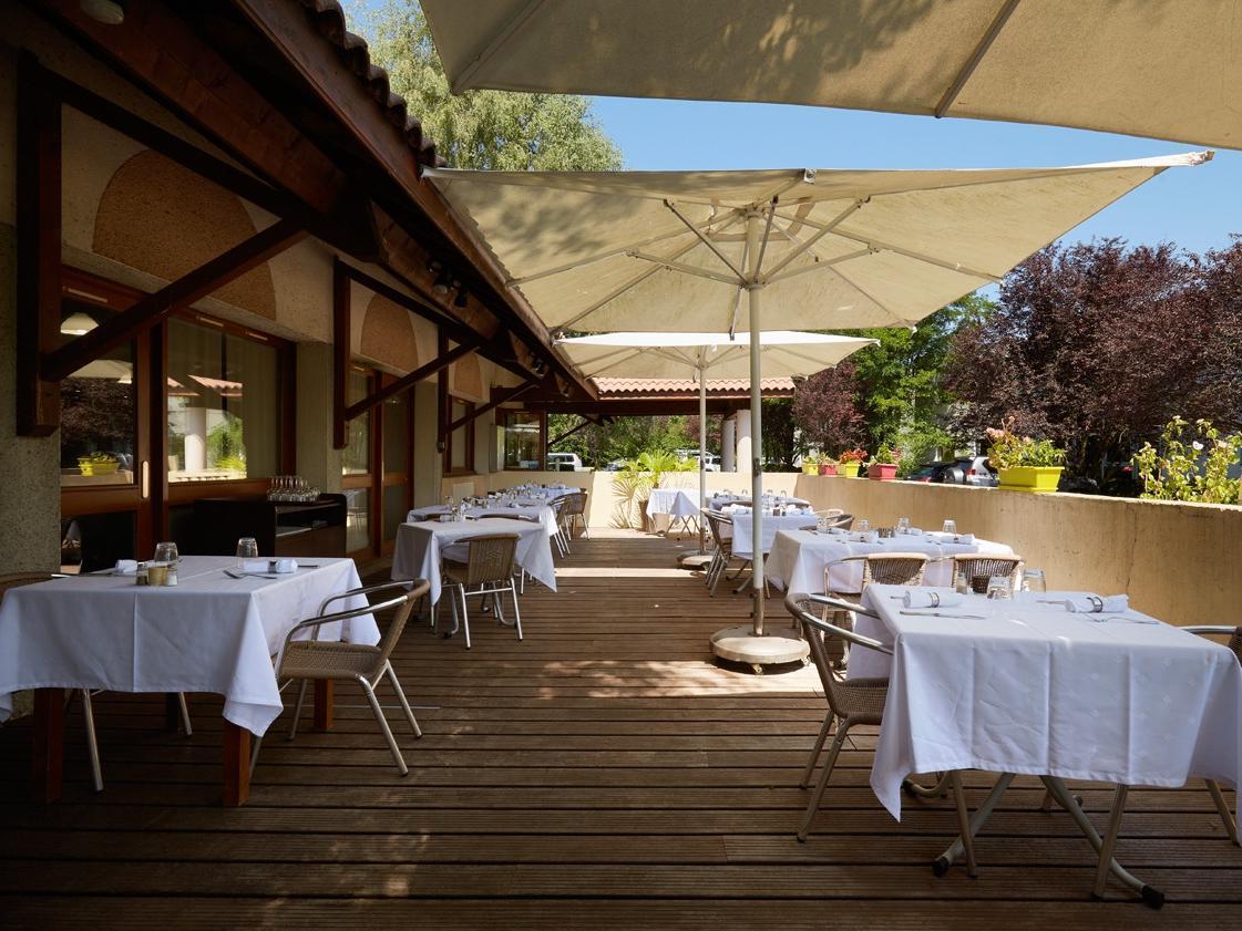 Logis Des Trois Massifs Hotel Claix  Exterior photo