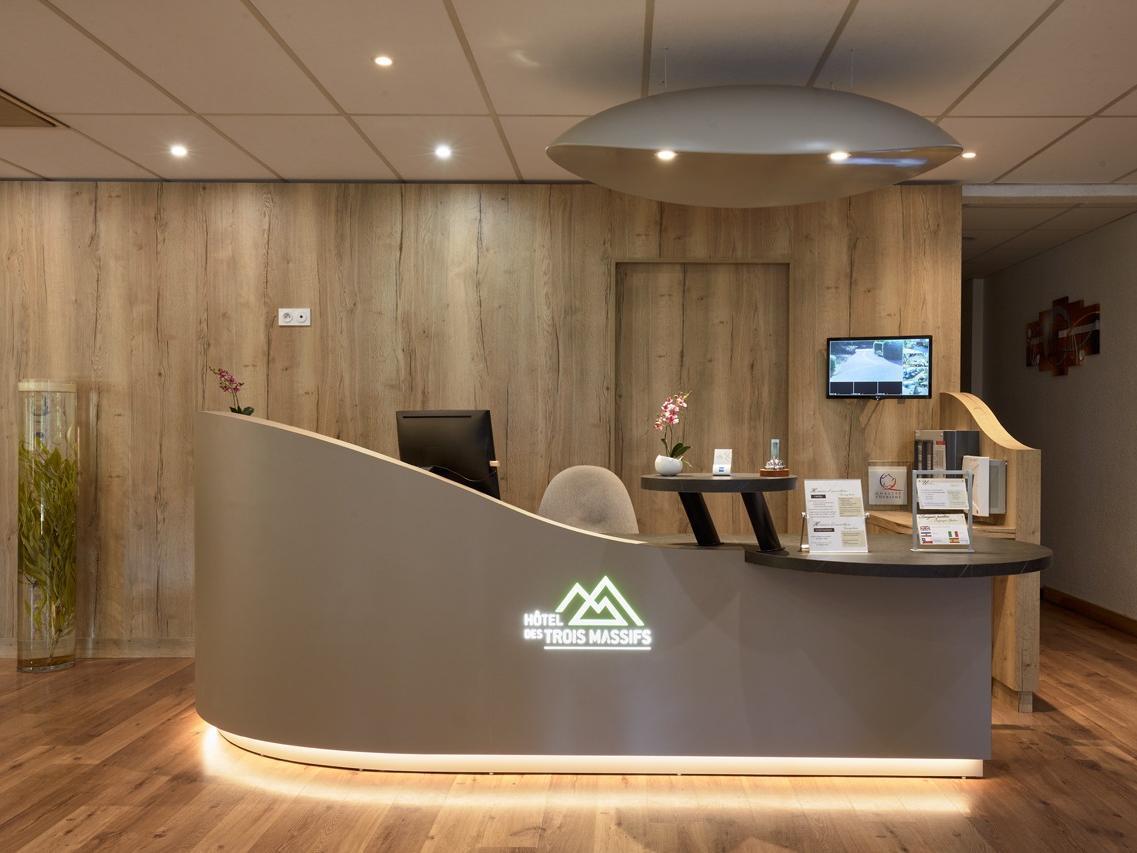 Logis Des Trois Massifs Hotel Claix  Exterior photo