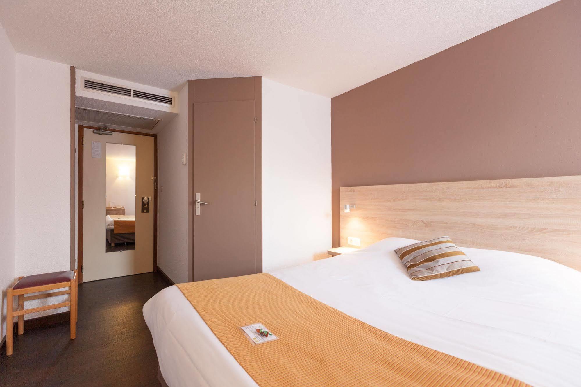 Logis Des Trois Massifs Hotel Claix  Exterior photo